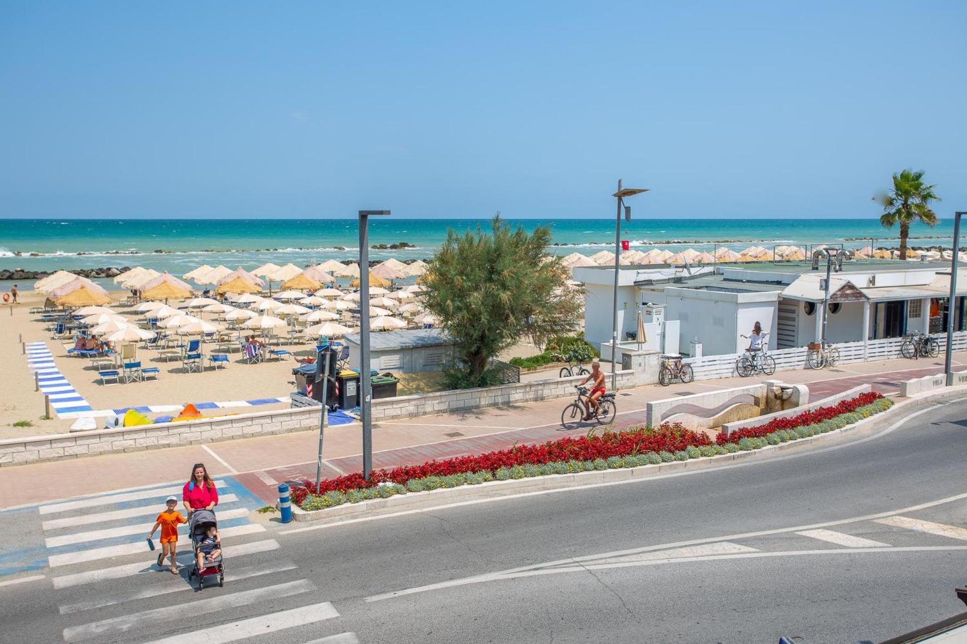 Palm Beach House - Vista Mare Montesilvano Marina Εξωτερικό φωτογραφία